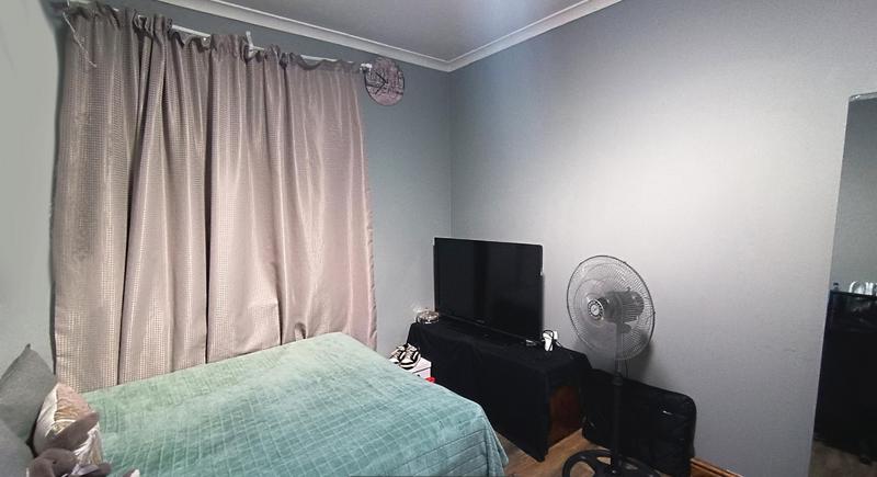 5 Bedroom Property for Sale in Bothasig Western Cape